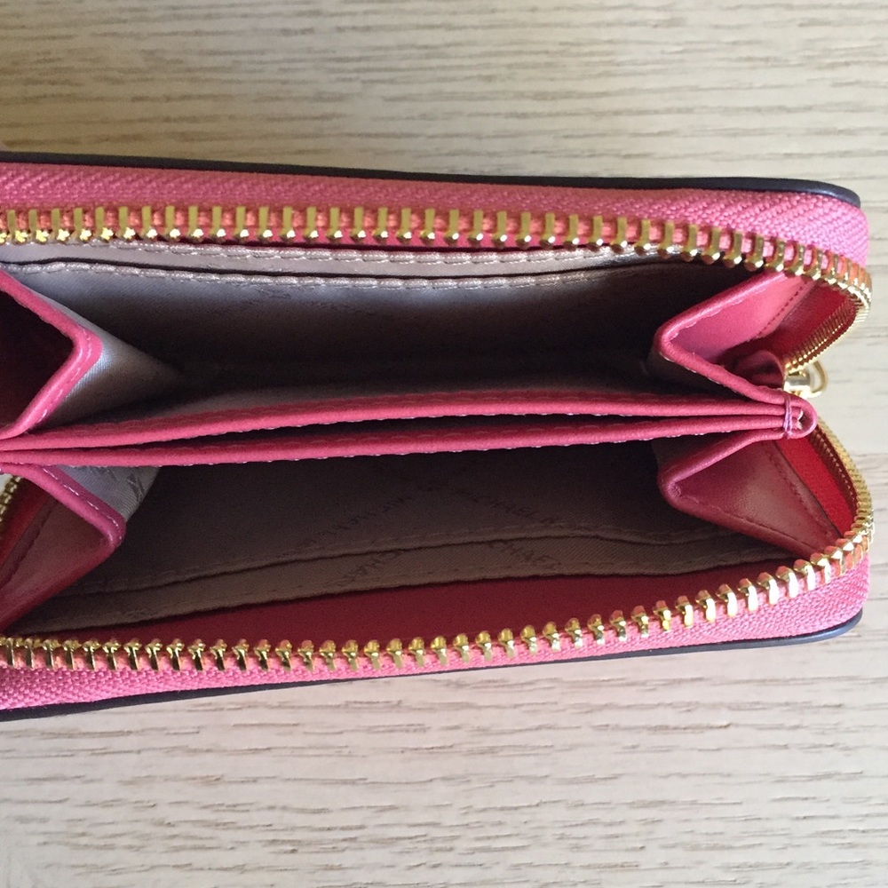 Michael Kors Light Berry Multi Leather Card Case - Picture 3 of 5